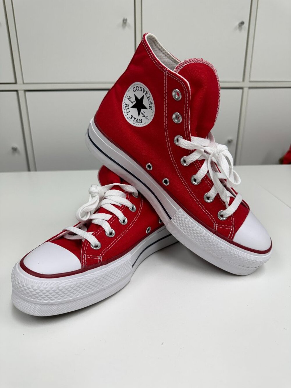Converse Chuck Taylor All Star Platform High Top in Fire Engine Red Sz 8